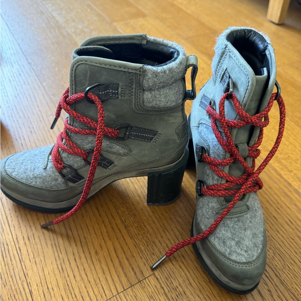 Sorel Blake- Lace Boot. Worn once!! Size 6